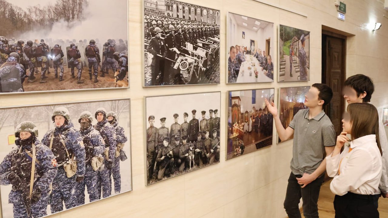 В Калининградском историко-художественном музее состоялось открытие фотовыставки, посвященной 10-летию образования войск национальной гвардии Российской Федерации