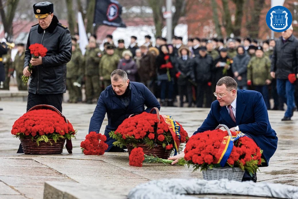 В День защитника Отечества в Калининграде, у мемориала 1200 воинам-гвардейцам, прошла церемония возложения венков и цветов В День защитника Отечества в Калининграде, у мемориала 1200 воинам-гвардейцам, прошла церемония возложения венков и цветов