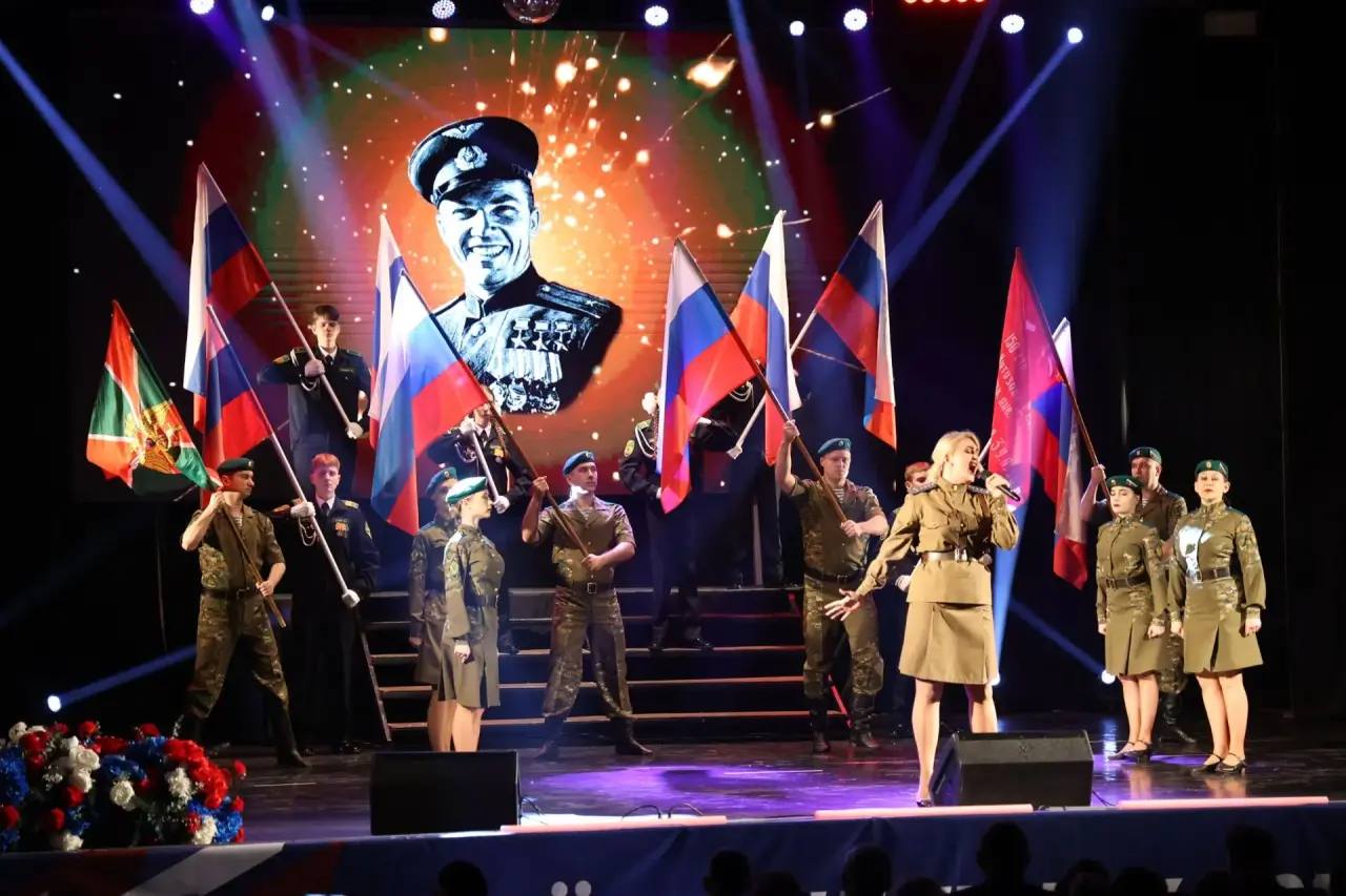 Елена Дятлова: 23 февраля, в день воинской славы, на городское торжественное мероприятие мы пригласили наших мужественных и отважных калининградцев, для которых слова Честь и Долг – не пустой звук Елена Дятлова: 23 февраля, в день воинской славы, на городское торжественное мероприятие мы пригласили наших мужественных и отважных калининградцев, для которых слова Честь и Долг – не пустой звук