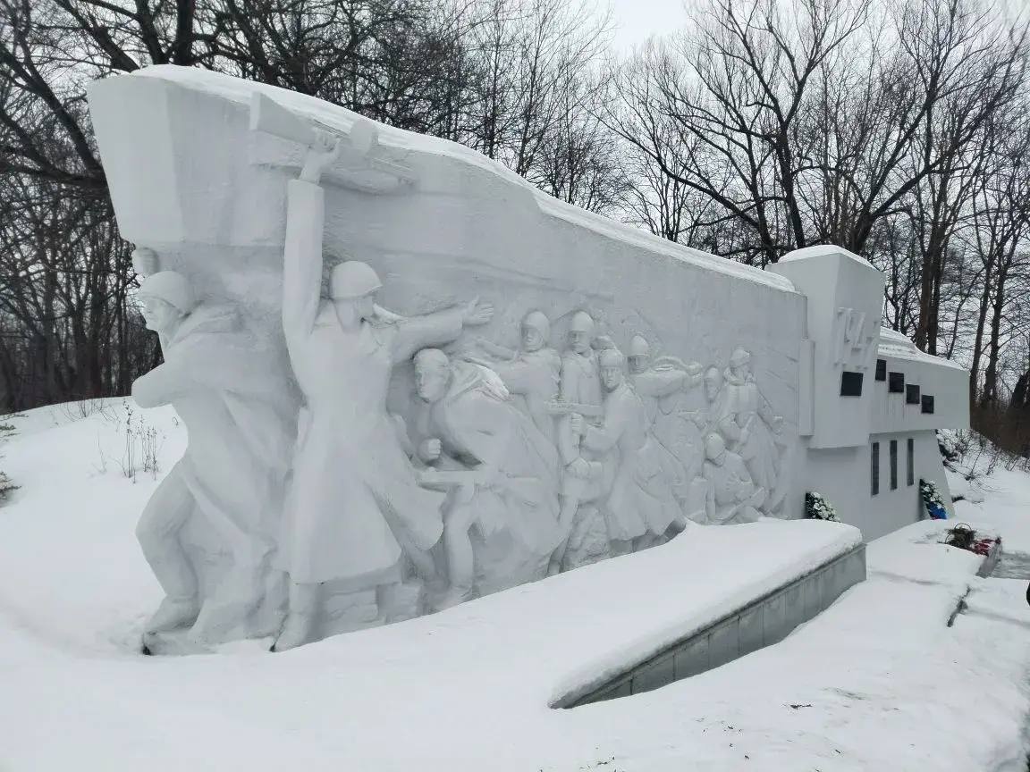 Военные следователи Балтийского флота почтили память участников штурма города-крепости Кёнигсберг Военные следователи Балтийского флота почтили память участников штурма города-крепости Кёнигсберг