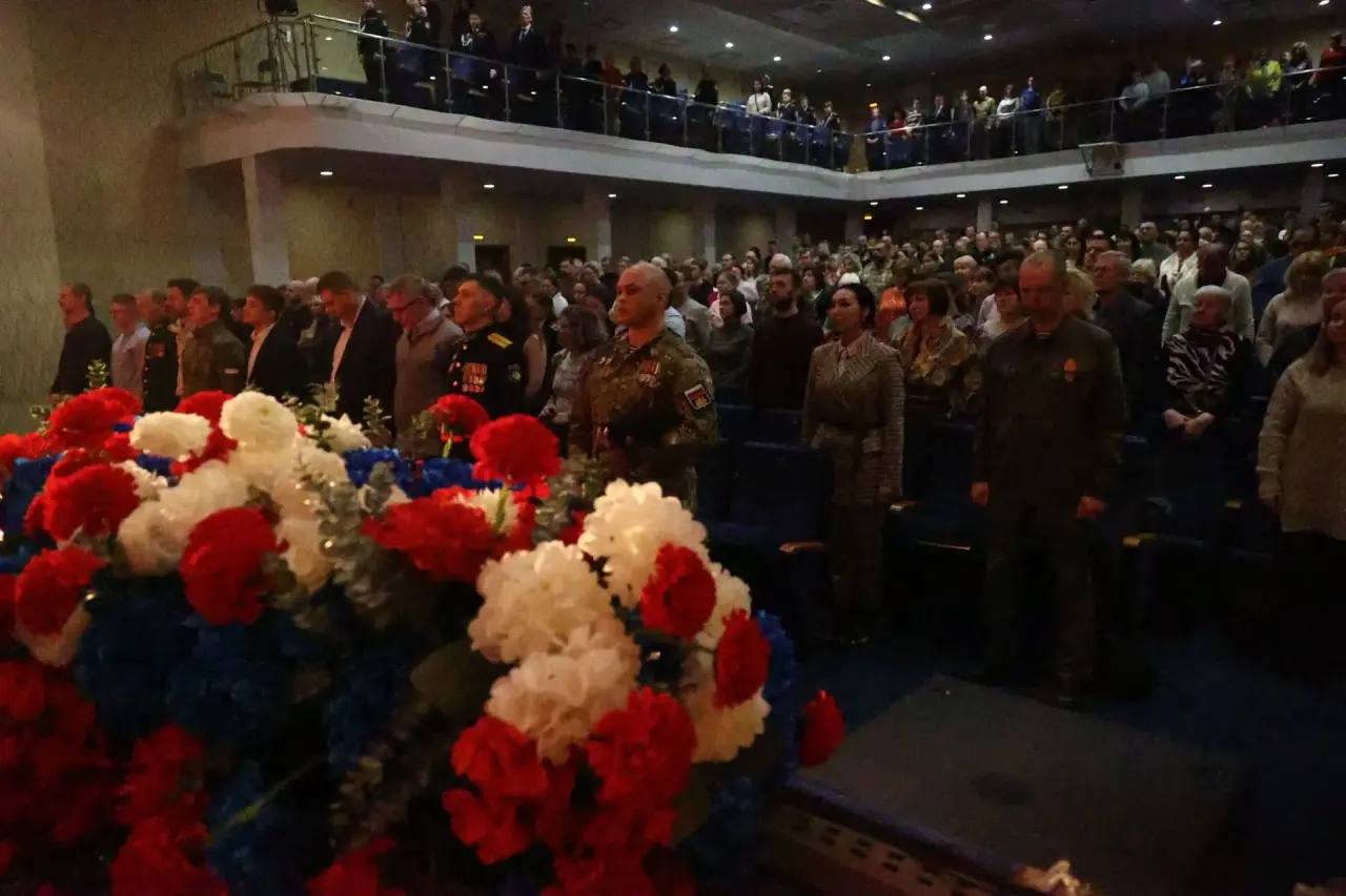 Елена Дятлова: 23 февраля, в день воинской славы, на городское торжественное мероприятие мы пригласили наших мужественных и отважных калининградцев, для которых слова Честь и Долг – не пустой звук Елена Дятлова: 23 февраля, в день воинской славы, на городское торжественное мероприятие мы пригласили наших мужественных и отважных калининградцев, для которых слова Честь и Долг – не пустой звук