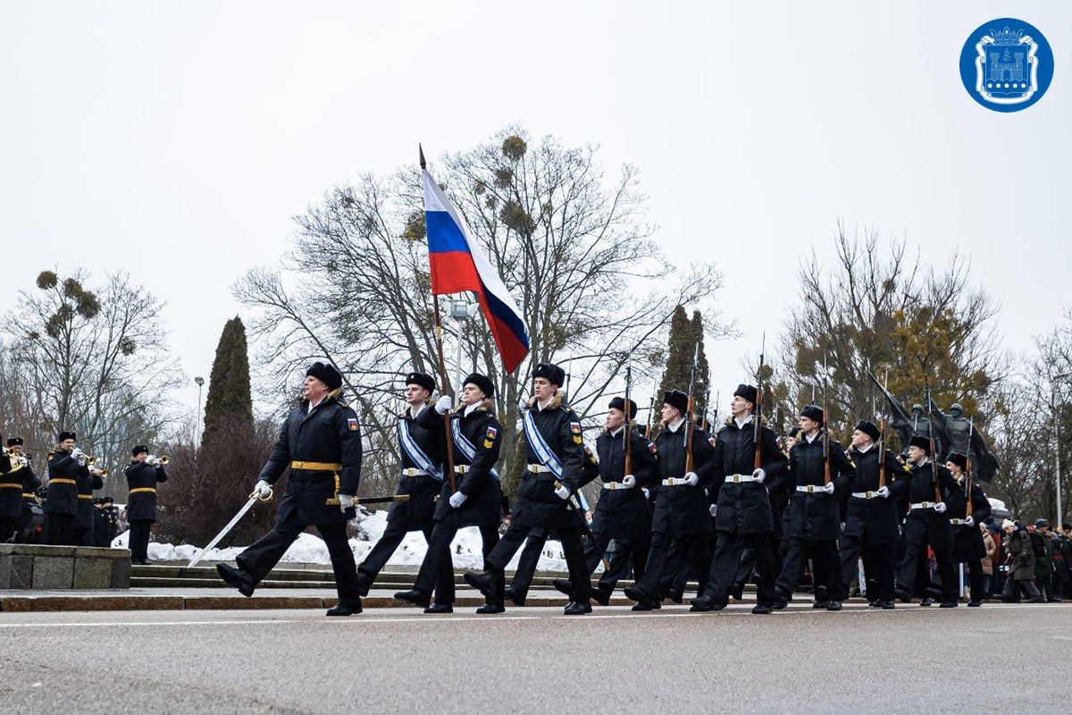 В День защитника Отечества в Калининграде, у мемориала 1200 воинам-гвардейцам, прошла церемония возложения венков и цветов В День защитника Отечества в Калининграде, у мемориала 1200 воинам-гвардейцам, прошла церемония возложения венков и цветов
