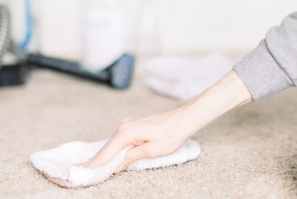 Как убрать пятна от кофе с ковра: простые и эффективные советы