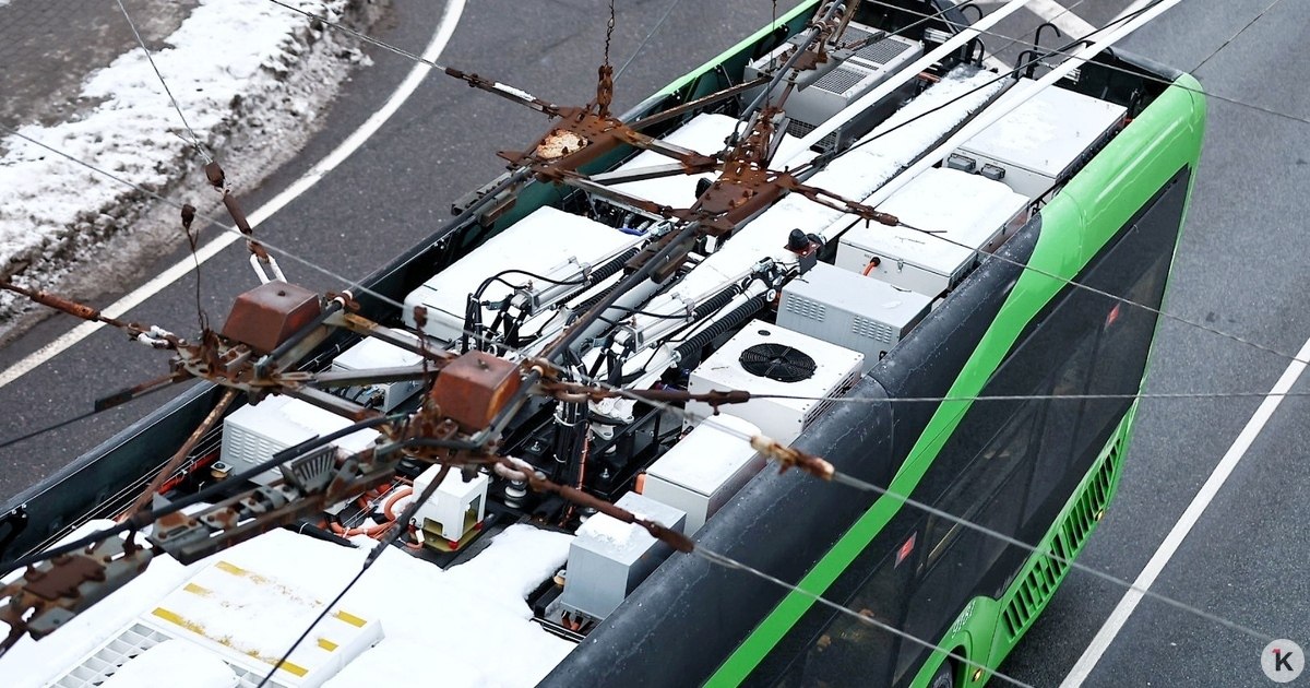 Ещё один «фейерверк»: в Калининграде на 9 Апреля искрила контактная сеть (видео)