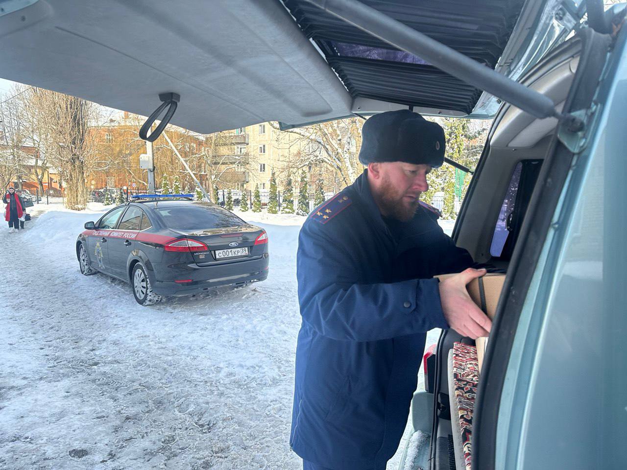 Сотрудники следственного управления Следственного комитета Российской Федерации по Калининградской области и кадеты кадетского класса передали гуманитарную помощь участникам специальной военной операции Сотрудники следственного управления Следственного комитета Российской Федерации по Калининградской области и кадеты кадетского класса передали гуманитарную помощь участникам специальной военной операции