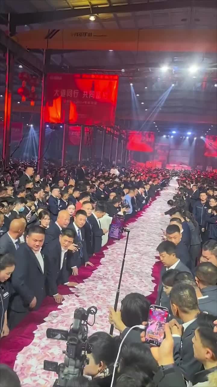 Китайские работодатели удивляют