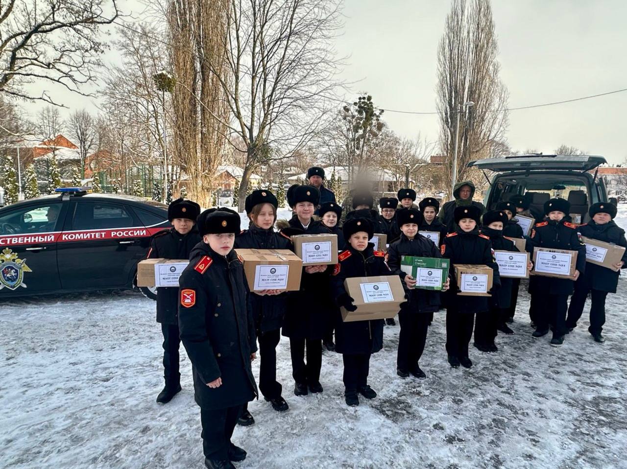 Сотрудники следственного управления Следственного комитета Российской Федерации по Калининградской области и кадеты кадетского класса передали гуманитарную помощь участникам специальной военной операции