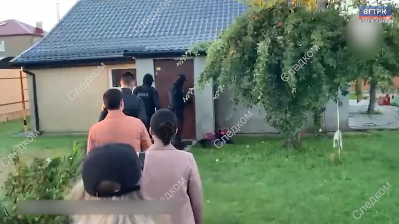 Десять калининградцев пойдут под суд за незаконную добычу янтаря