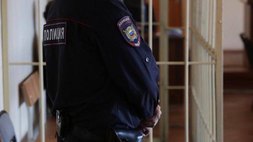 Калининградец избил незнакомца на автобусной остановке и похитил его смартфон