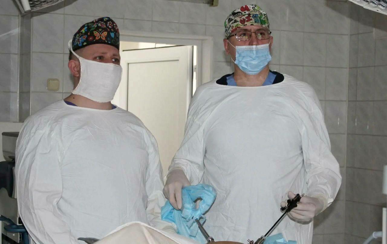 В Калининградской областной клинической больнице впервые провели операцию по удалению опухоли нижнего отдела кишечника без разрезов на животе В Калининградской областной клинической больнице впервые провели операцию по удалению опухоли нижнего отдела кишечника без разрезов на животе