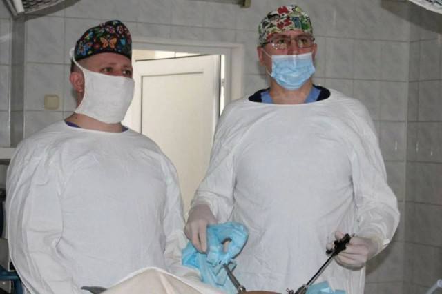 Калининградские врачи провели уникальную операцию по удалению доброкачественной опухоли в кишечнике