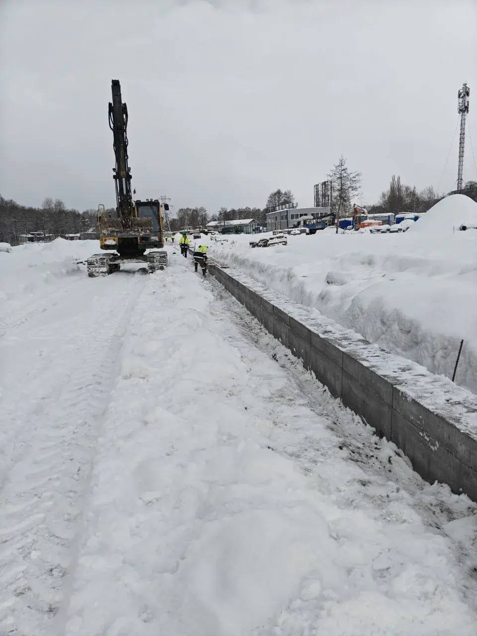 В Калининграде после морозов и снегопадов возобновили дорожные работы В Калининграде после морозов и снегопадов возобновили дорожные работы