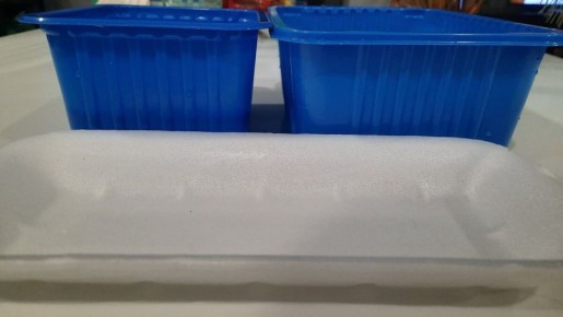 Необычные способы полезного использования лотков из-под продуктов