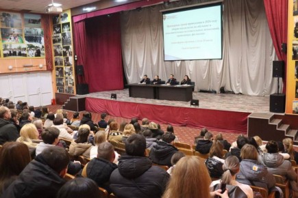 Сотрудники УМВД России по Калининградской области рассказали будущим выпускникам школ о перспективах поступления в ведомственный вуз