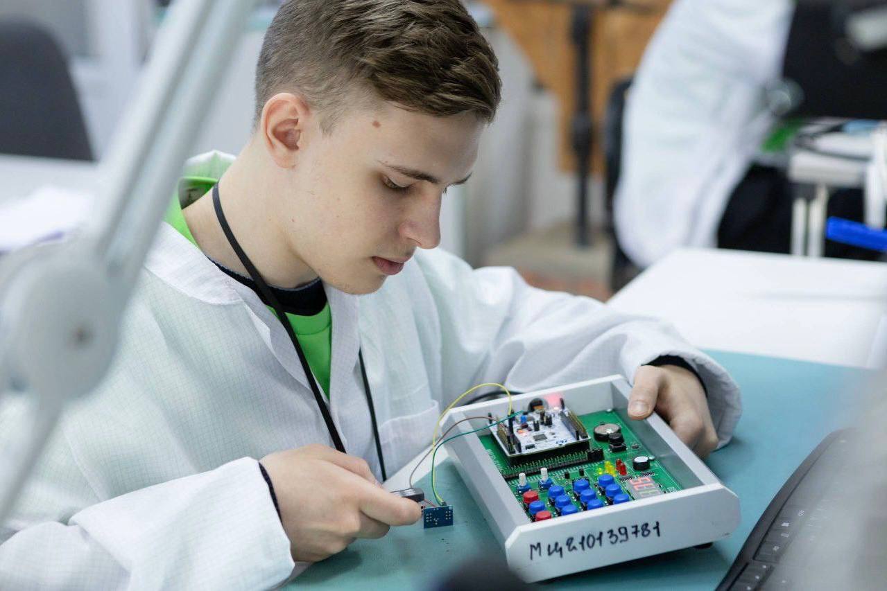 Алексей Беспрозванных: Первого сентября откроем три новых кластера «Профессионалитета»