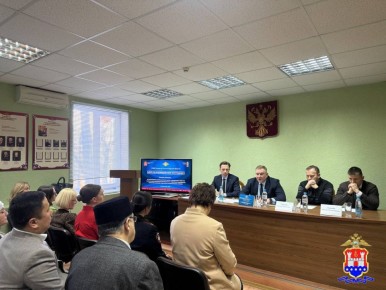 В Калининграде полицейские организовали рабочую встречу по противодействию идеологии экстремизма и сохранению межконфессионального мира