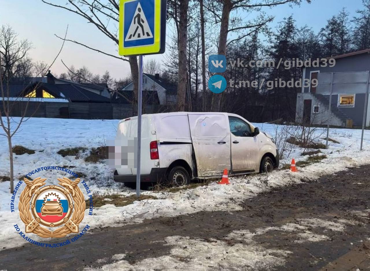 По оперативной информации, сегодня, 28.02.2026 в 17:45 в пос. Заостровье на ул. Пионерская в районе д. 10в водитель (1970 года рождения), управляя автомобилем «Опель», на левостороннем закруглении дороги допустил наезд на...