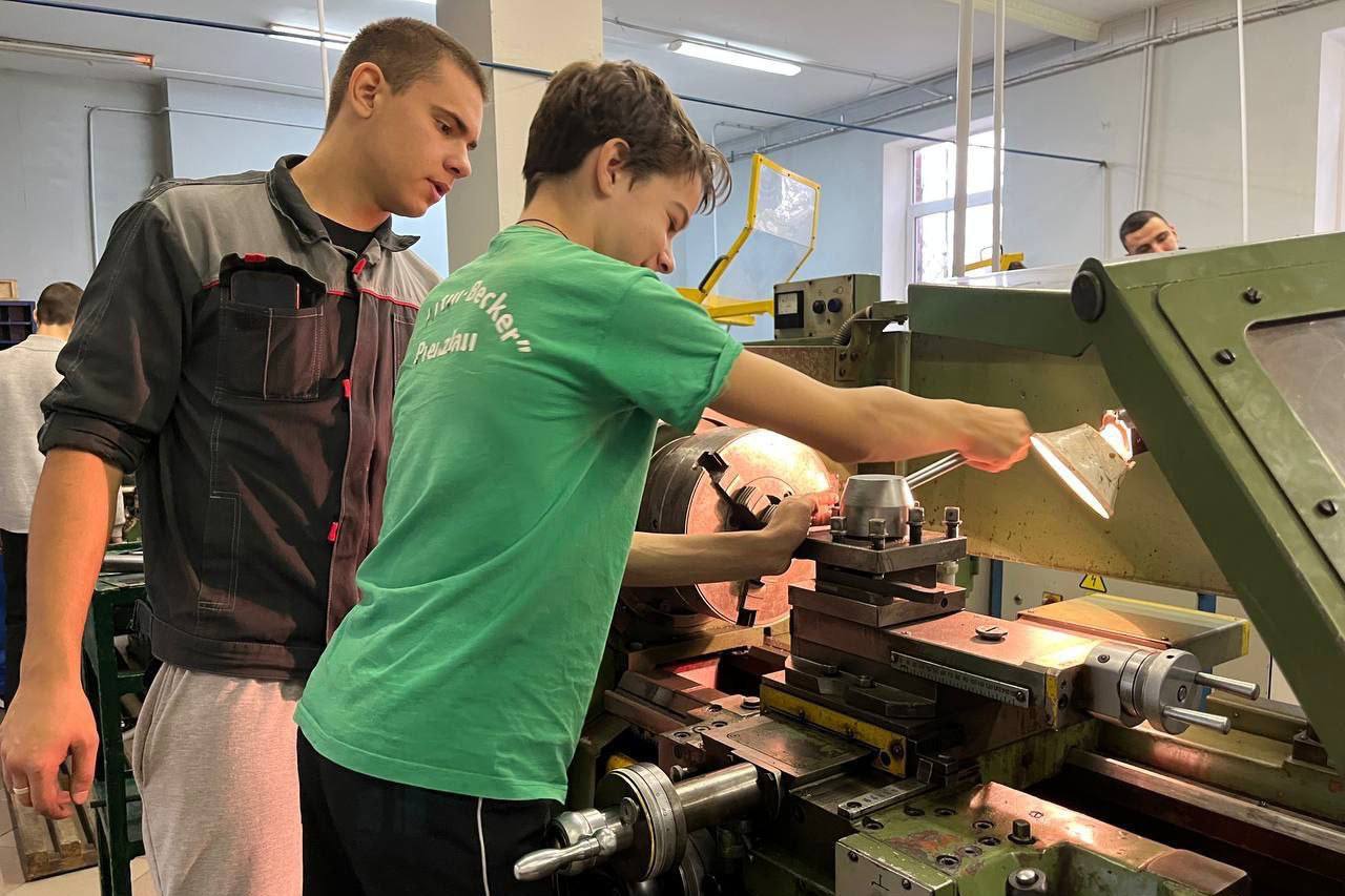 Алексей Беспрозванных: Первого сентября откроем три новых кластера «Профессионалитета» Алексей Беспрозванных: Первого сентября откроем три новых кластера «Профессионалитета»