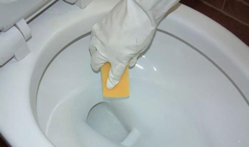 Эффективные методы борьбы с налетом на унитазе