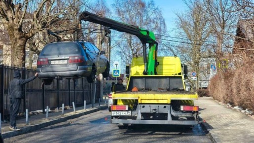 С 1 марта на улицах Зеленоградска возобновлена работа по эвакуации автомобилей-нарушителей