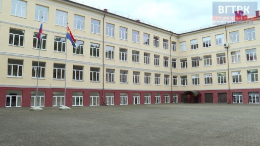 123 На капитальный ремонт здания ШИЛИ — «Школы-интерната лицея-интерната» — расположенного на Каштановой аллее, выделяют 113 млн рублей