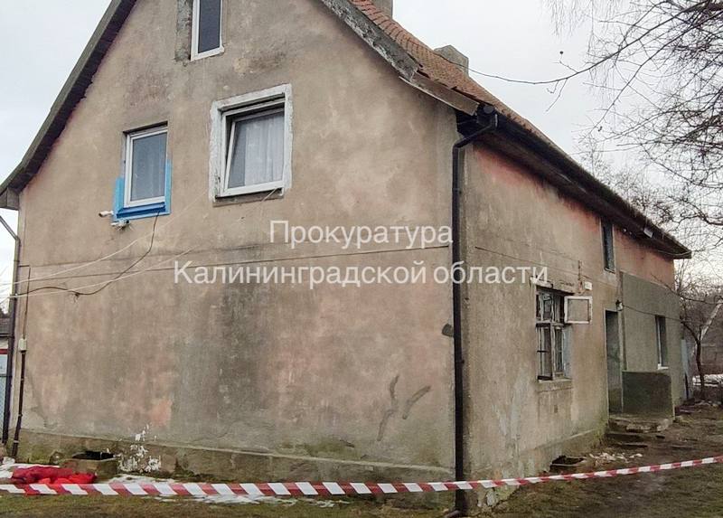 В разваливающийся дом в Приморье полезли мародёры