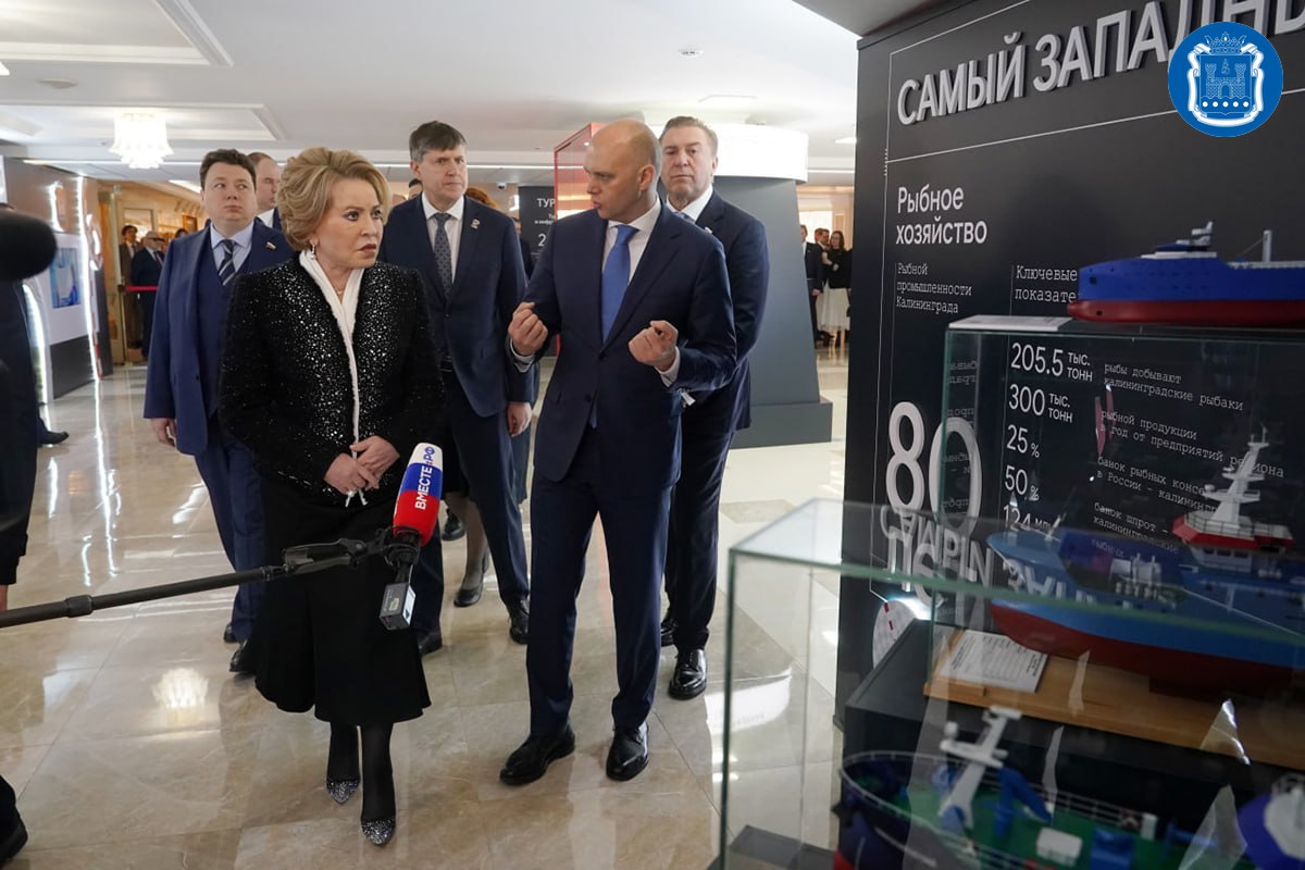 Алексей Беспрозванных представил выставку региона на Днях Калининградской области в верхней палате Федерального Собрания