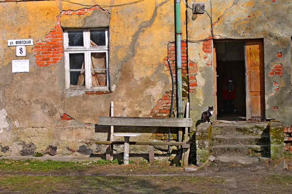 В разваливающийся дом в Приморье полезли мародёры В разваливающийся дом в Приморье полезли мародёры