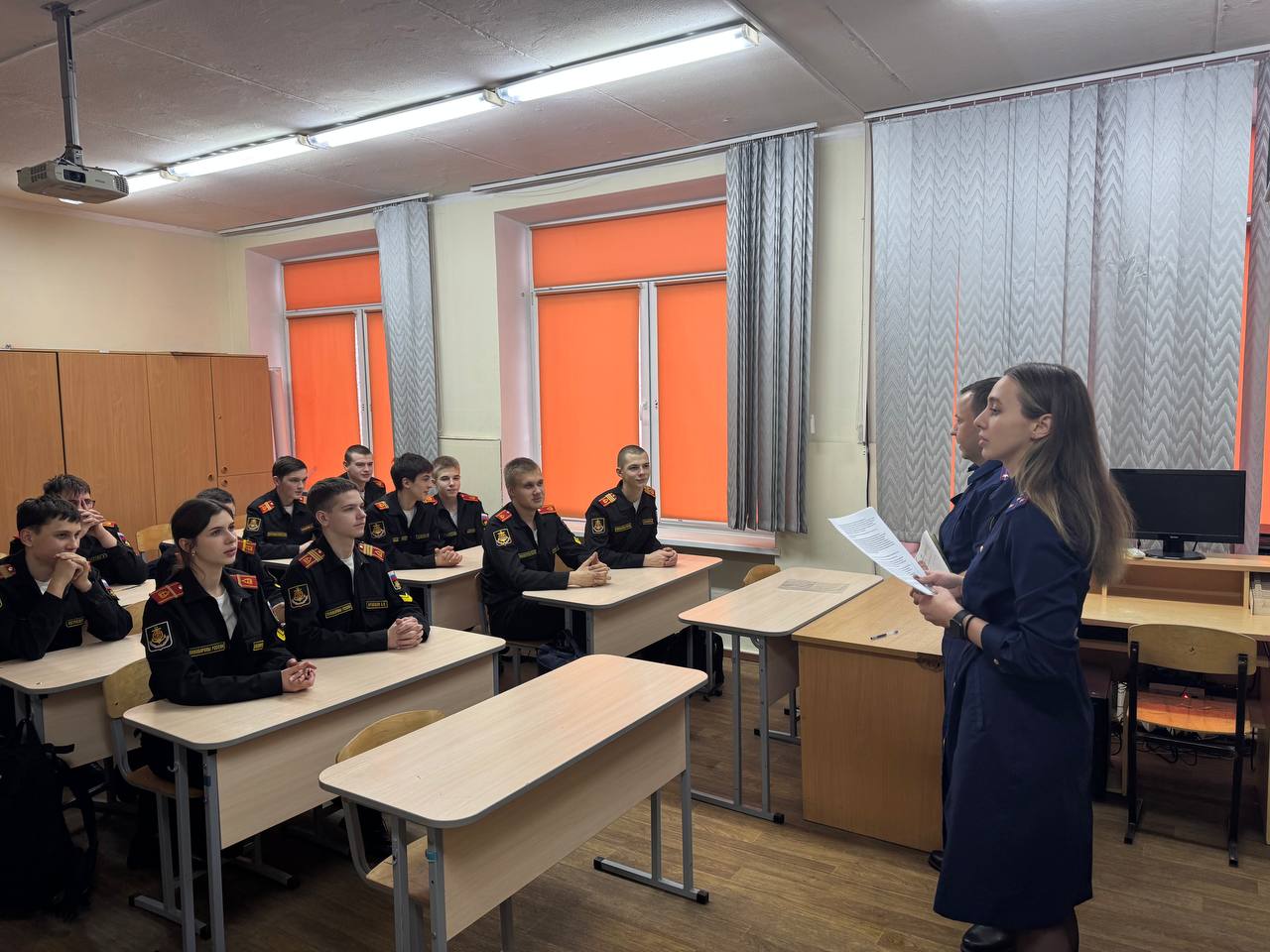 Сотрудники регионального следственного управления провели профилактическое занятие с кадетами кадетского класса СК России Сотрудники регионального следственного управления провели профилактическое занятие с кадетами кадетского класса СК России