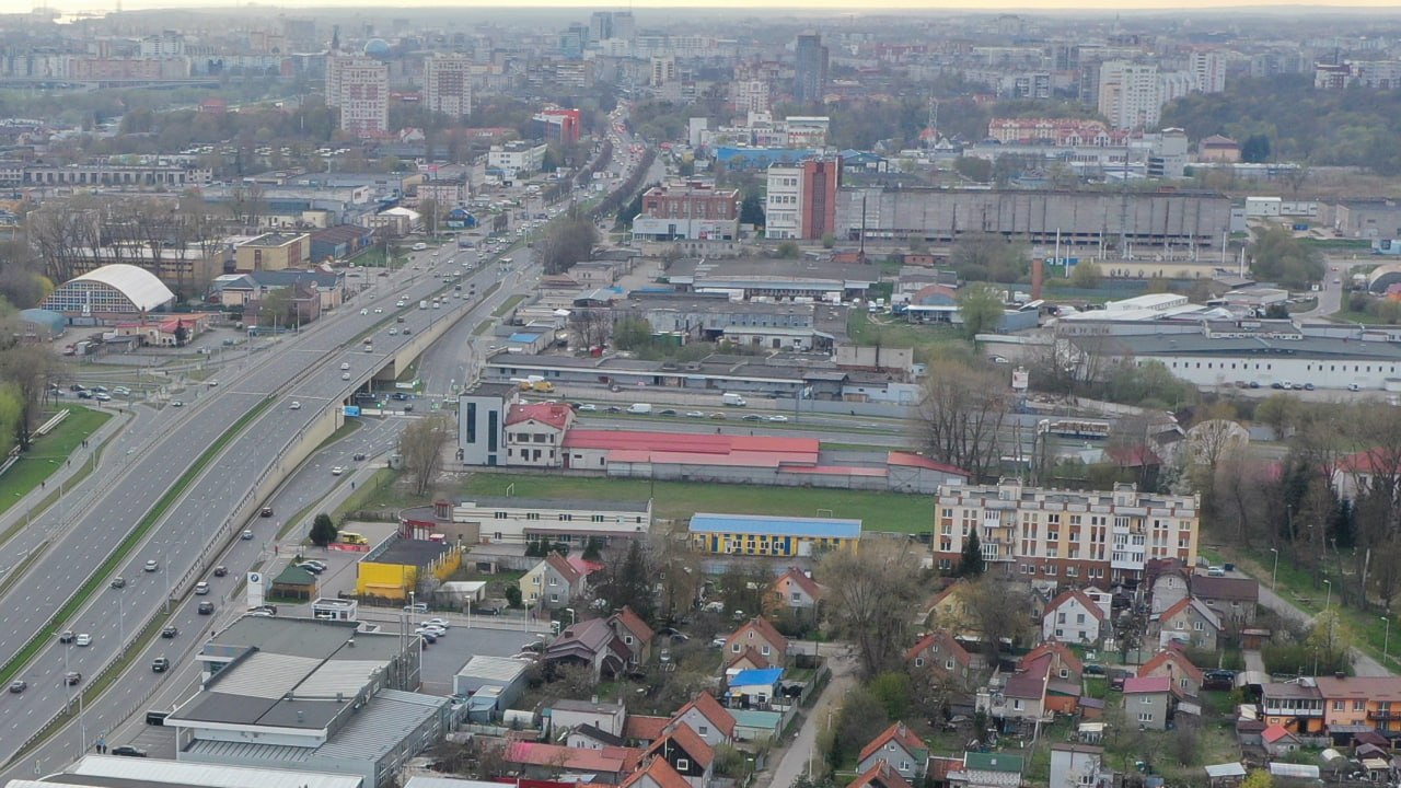 Недавно сообщали, что готовимся открыть в этом году на Свердлова первую в городе “умную спортплощадку” с фиджитал-центром в своём составе