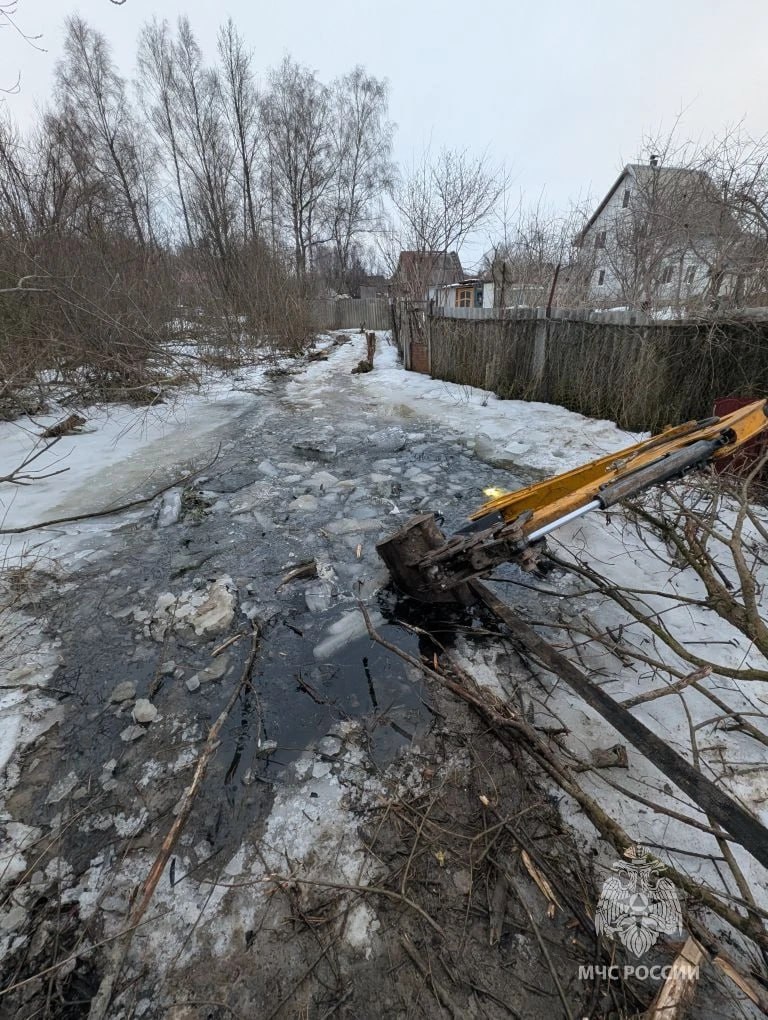 Под Калининградом утонул водитель экскаватора Под Калининградом утонул водитель экскаватора