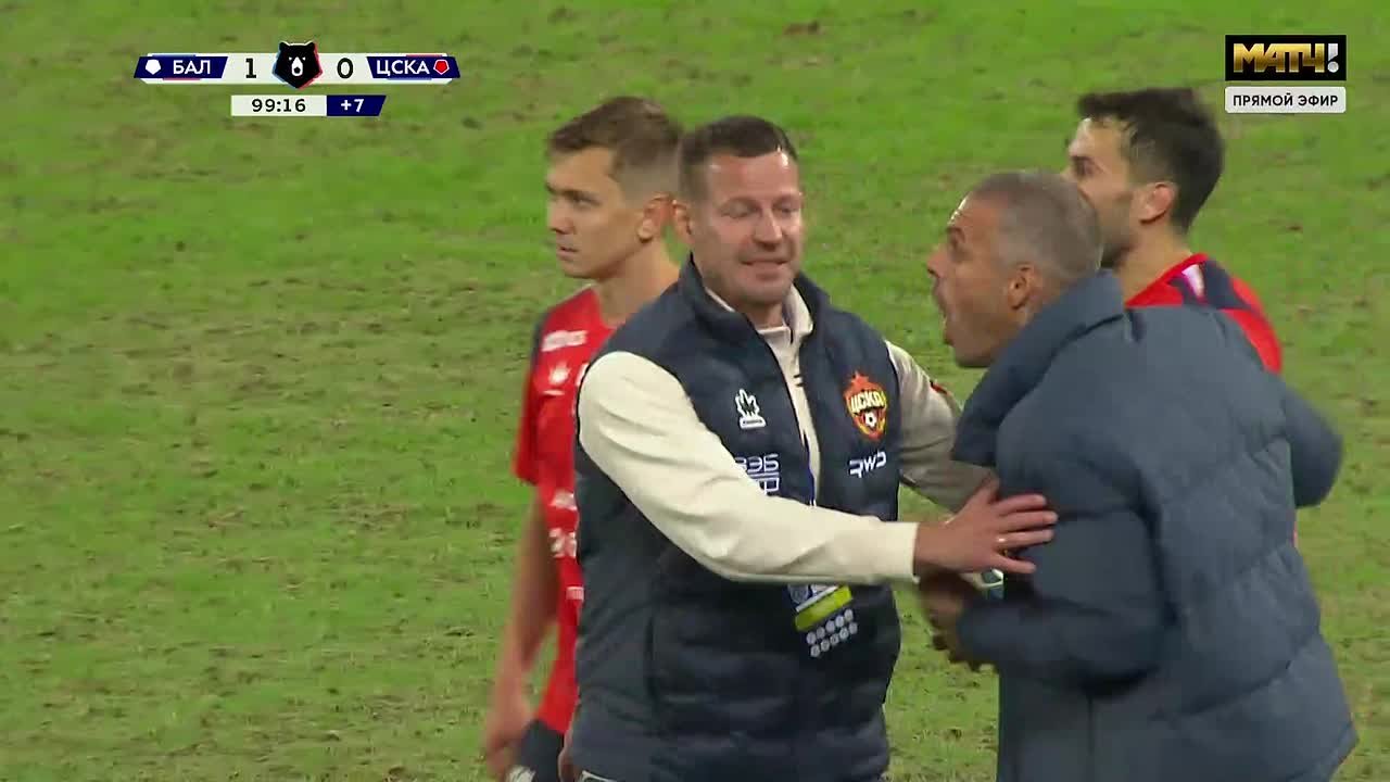 В Калининграде жесть. Оставляем тут все три минуты потасовки