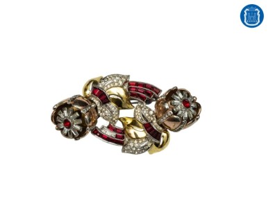 Музей янтаря в Калининграде показал брошь «Камелии»