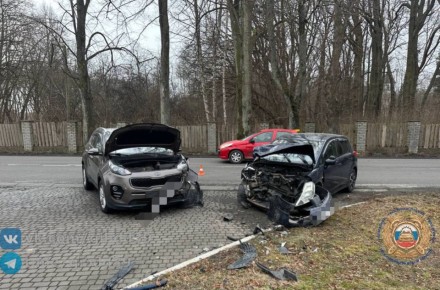 По предварительным данным, 15.03.2026 в 11:00 в городе Балтийске на улице Калининградское шоссе, 12, водитель 1977 года рождения, управляя автомобилем «Ниссан» при повороте налево допустил столкновение с автомобилем «Киа»...