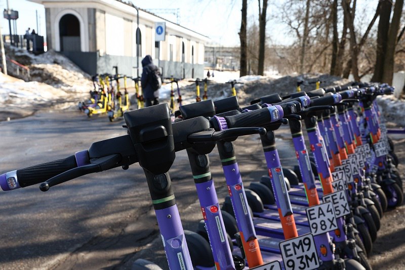 В Москве состоялось открытие сезона беспечных самокатчиков — гонщика, мчавшегося на огромной скорости, сняли на Ленинградском шоссе В Москве состоялось открытие сезона беспечных самокатчиков — гонщика, мчавшегося на огромной скорости, сняли на Ленинградском шоссе