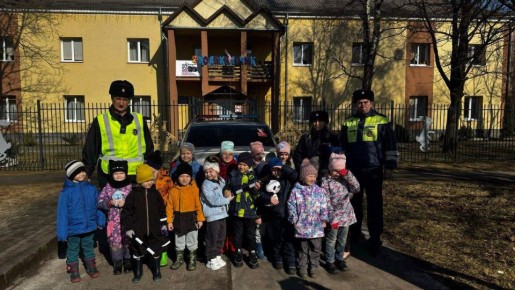 Сотрудники отделения Госавтоинспекции города Светлый провели профилактическое занятие в детском саду №15 «Колокольчик» поселка Люблино