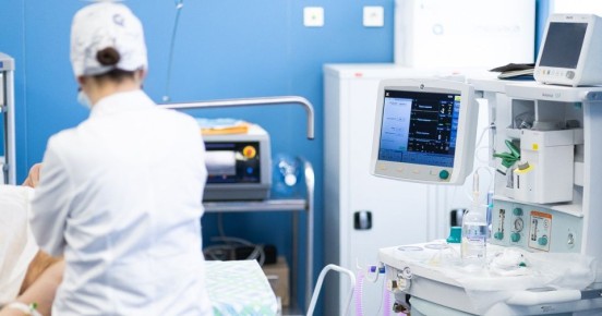 Житель Подмосковья захотел поделить с бывшей женой стоимость увеличения груди, но получил отказ