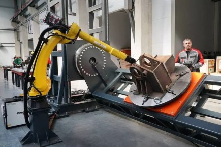 1 В Калининграде запустили производство сварочных роботов — со своим софтом и станками