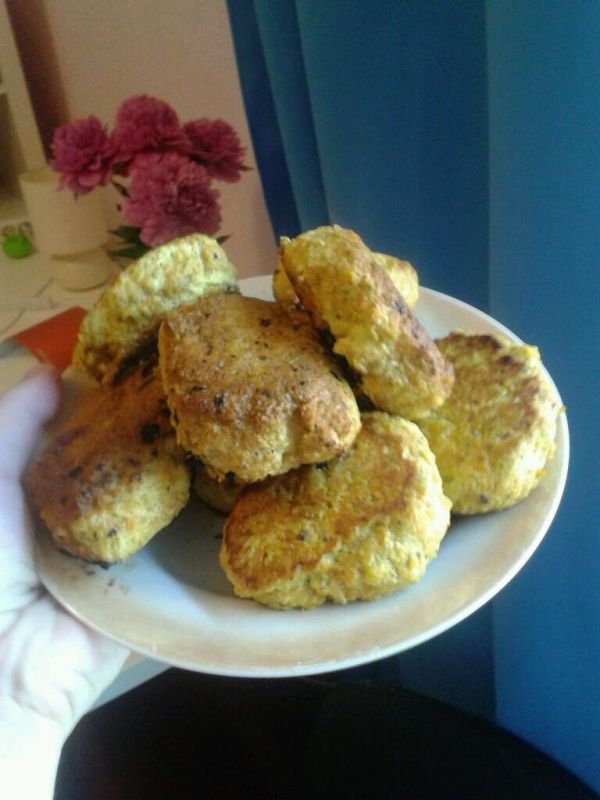 Сочные диетические куриные котлеты с морковью