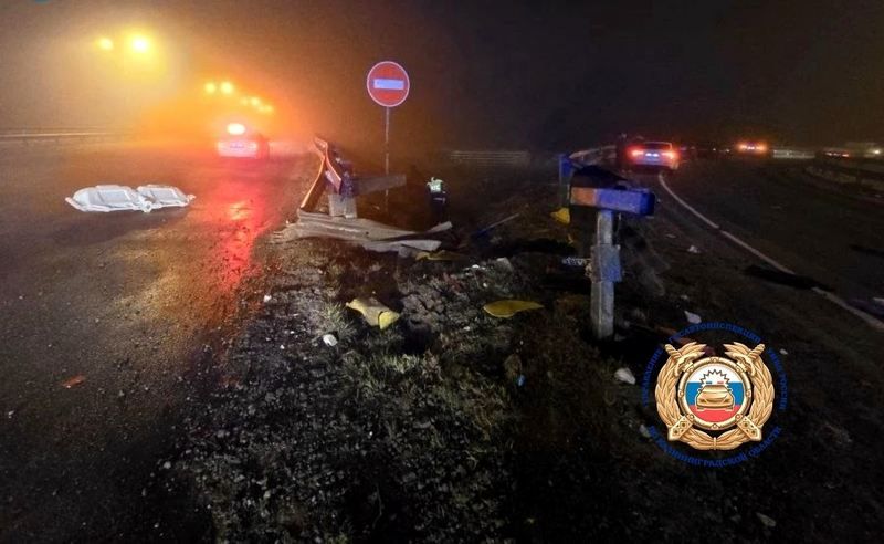 «Фольксваген» с людьми улетел в канаву у Приморского кольца