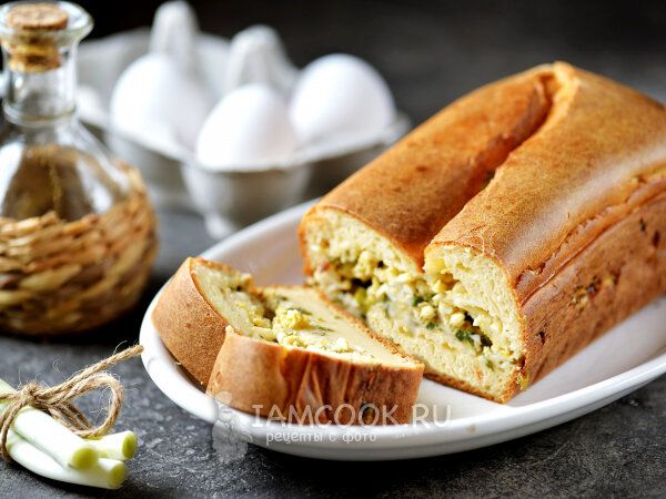 Песнь вкуса: нежный заливной пирог с яичной начинкой