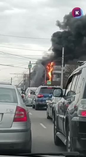 Очевидцы присылают жуткие кадры с Московского проспекта, где в этот момент полыхает «Гиант»