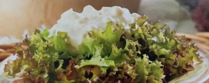 Свежий взгляд на классический салат: яйцо и зелень в новой интерпретации