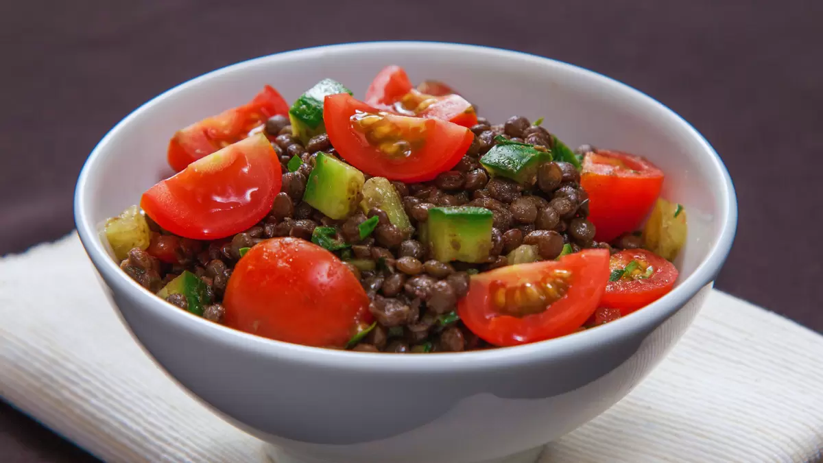 Зеленая суперзвезда кухня: удивительные салаты с чечевицей