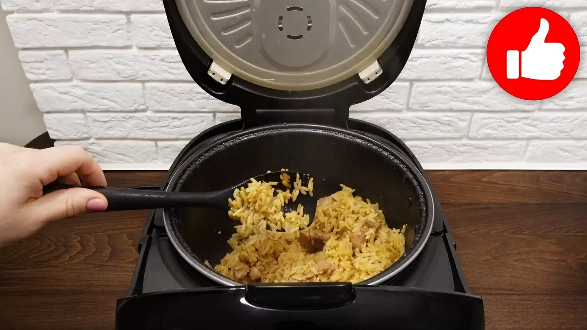 Простой рецепт: ароматная свинина с рисом в соевом соусе — готовим в мультиварке за 35 минут