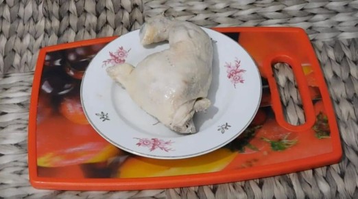 Салат с солеными огурцами: классика, которую не забыть