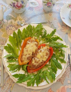 Вкусный уют осени: как приготовить фаршированные перцы с лисичками