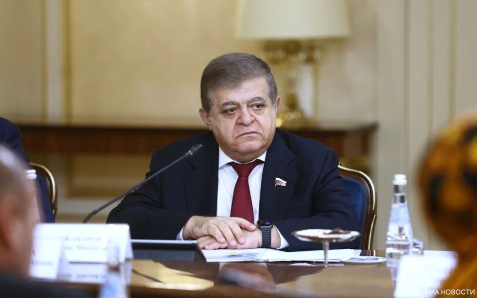 Россия нанесет сокрушительный ответный удар в случае попыток атаковать Калининградскую область, заявил в интервью ИС "Вести" первый зампред комитета Совета Федерации по международным делам Владимир Джабаров