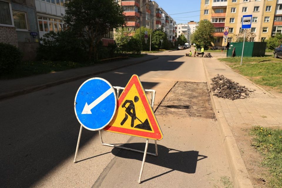 Сегодня, 20 мая, дорожные рабочие продолжают ремонт покрытия на улице Пролетарской – на участке от улицы Черняховского до улицы Шевченко Сегодня, 20 мая, дорожные рабочие продолжают ремонт покрытия на улице Пролетарской – на участке от улицы Черняховского до улицы Шевченко