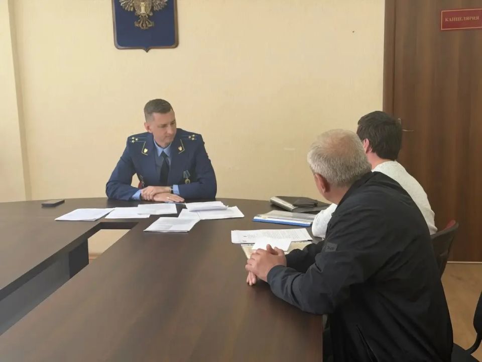 Заместитель прокурора Калининградской области Василий Безденежный провел личный прием граждан в прокуратуре Центрального района города Калининграда